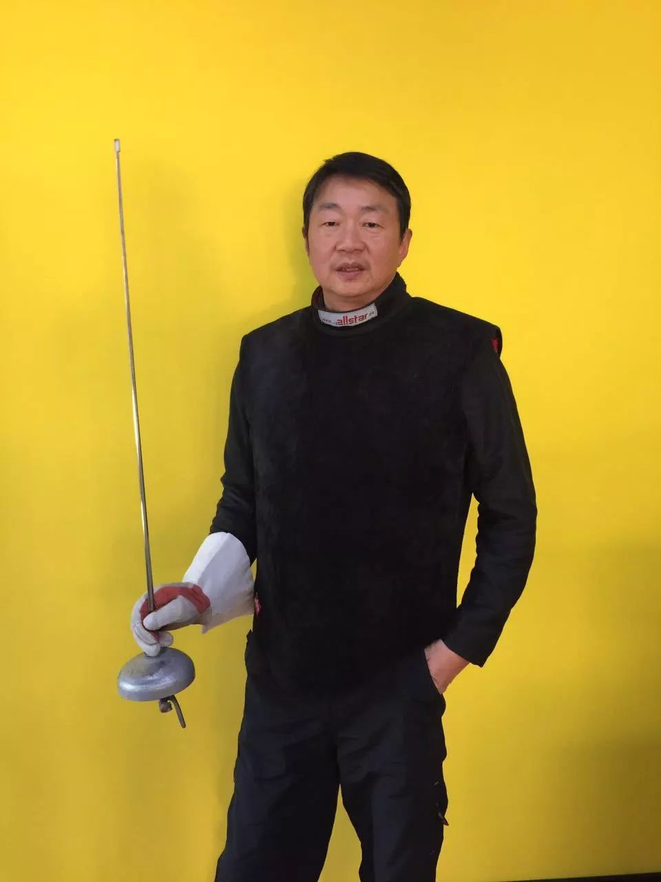 关于意大利健将成功卫冕男子击剑冠军头衔的信息