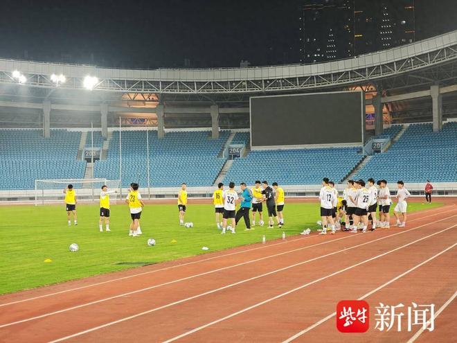 关于体育新闻：女子足球队培训中健儿大显身手的信息