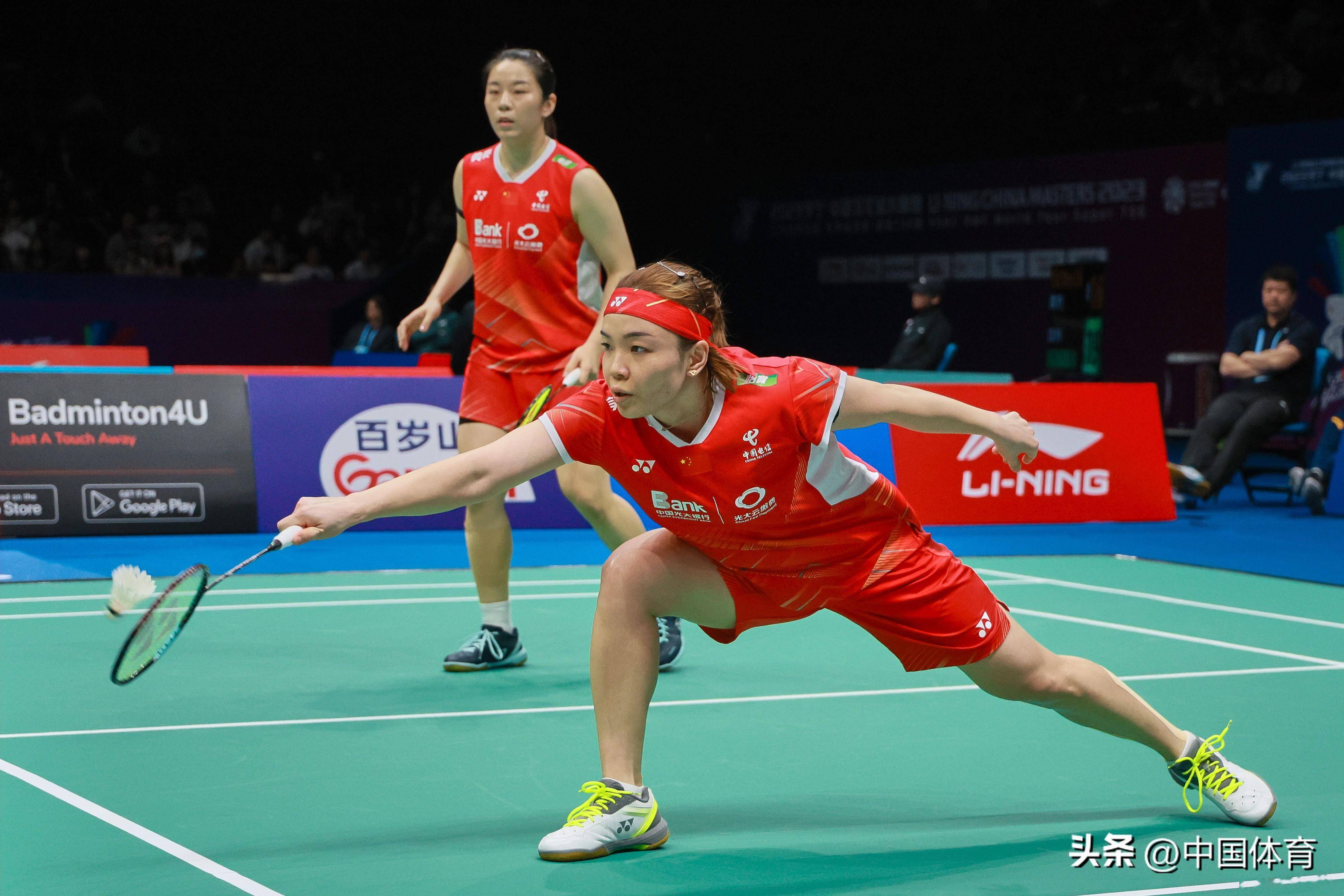 羽毛球比赛中出现暴击，运动员不敌对手！的简单介绍