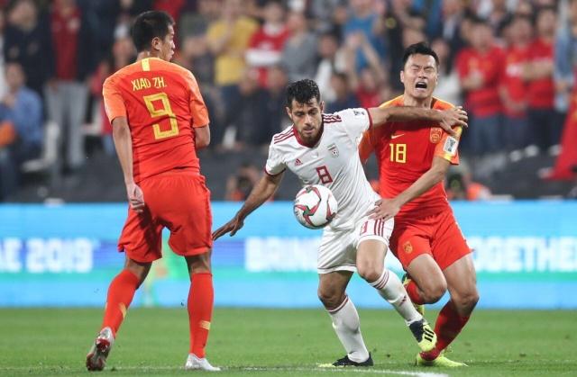 关于尼斯主帅连续调整战术，力求适应不同对手的信息