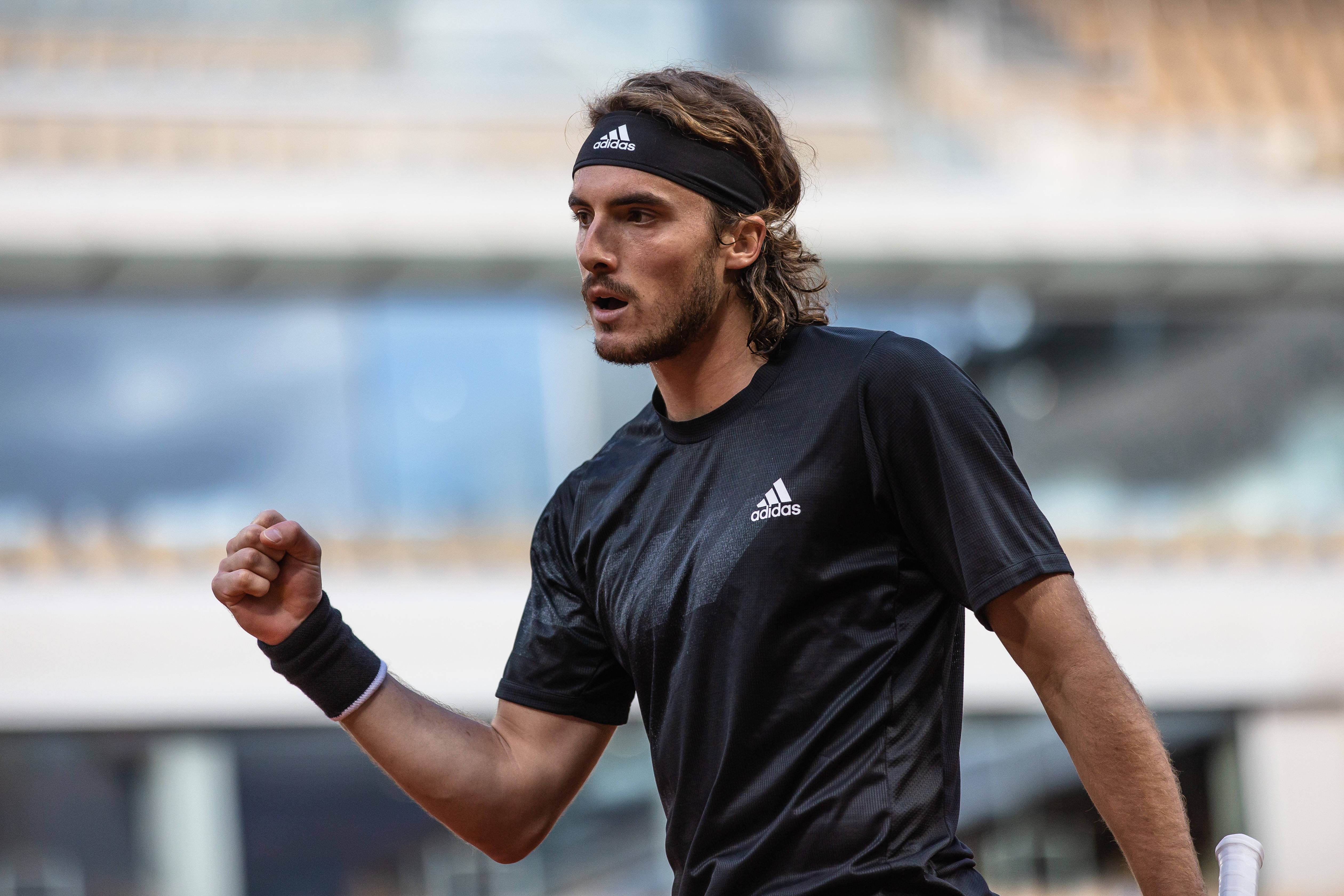 法网完胜拉沃尔杯,西西帕斯惊艳四座 法网完胜拉沃尔杯,西西帕斯惊艳四座