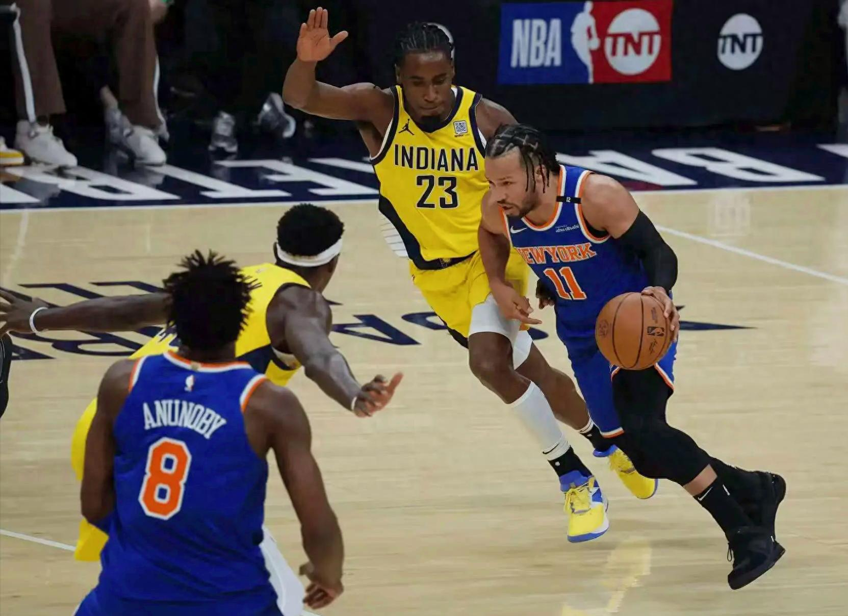 尼克斯鏖战步行者，霍勒迪状态火热