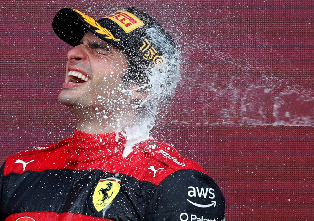 索伯车队绝杀梅赛德斯，塞恩斯点燃赛场