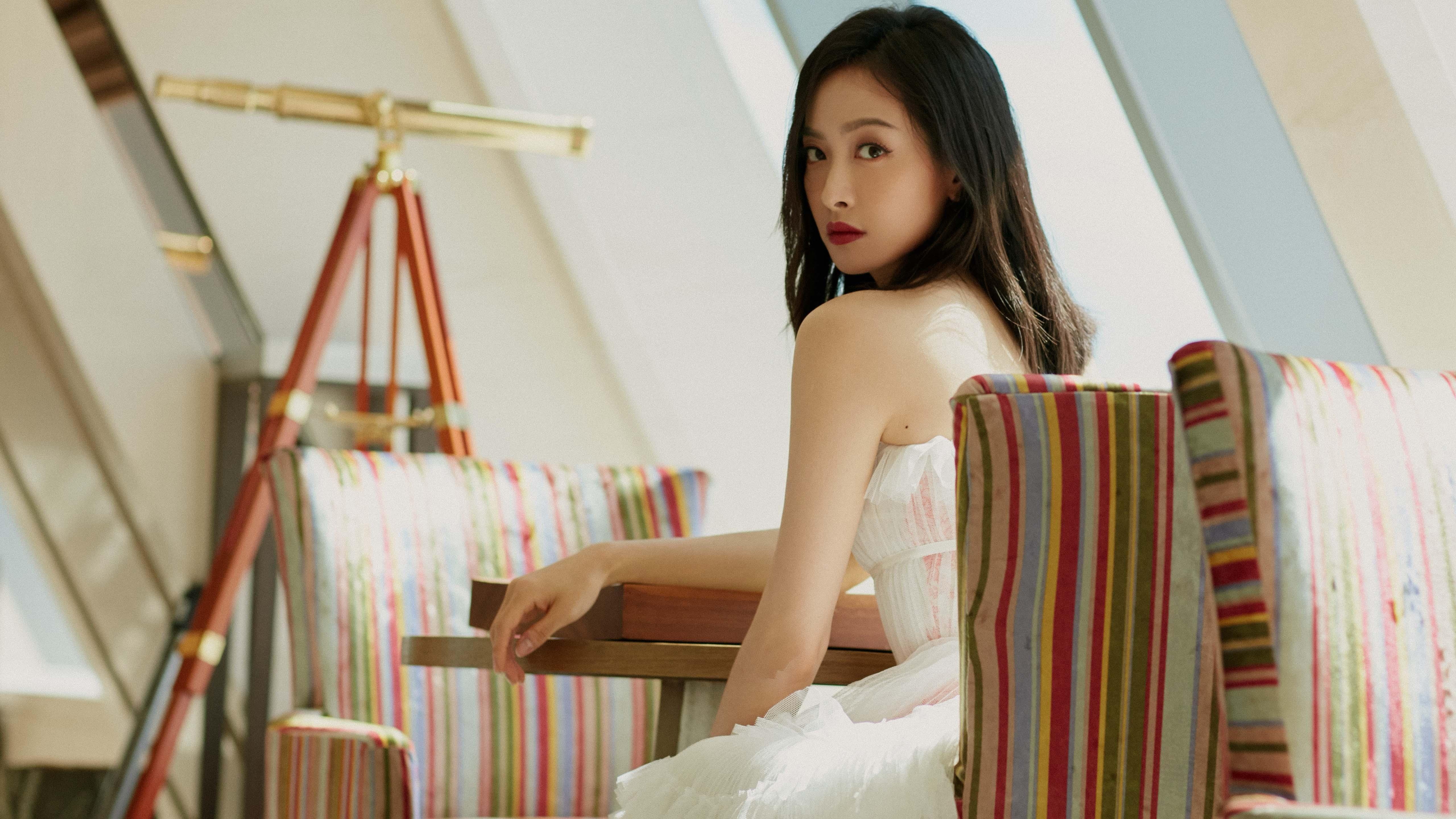 浓眉30+15献绝命封盖，雷霆1分险胜辽宁，最后时刻争议决胜