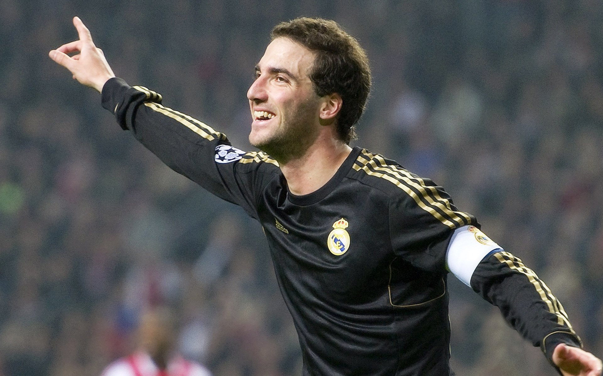 跨界狂想,当辽宁队收割马刺,小贾伦在英超接管比赛